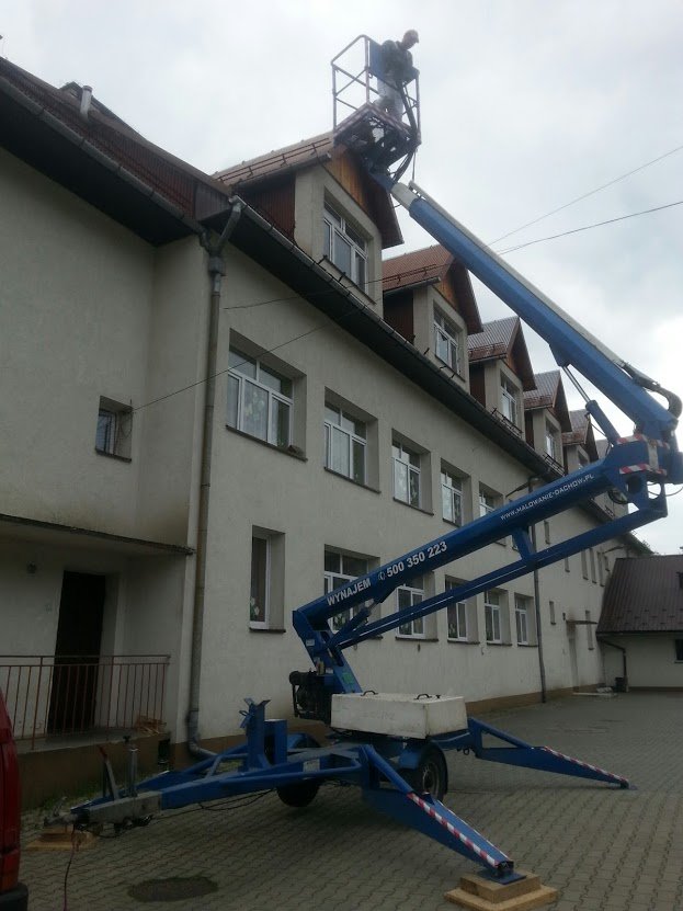 http://www.malowanie-dachow.pl/wp-content/uploads/2016/03/montaż-rynien-skomielna.jpg