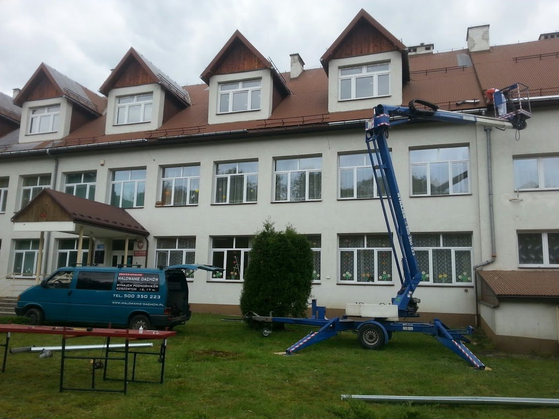 http://www.malowanie-dachow.pl/wp-content/uploads/2016/03/montaż-rynien-z-podnośnika.jpg